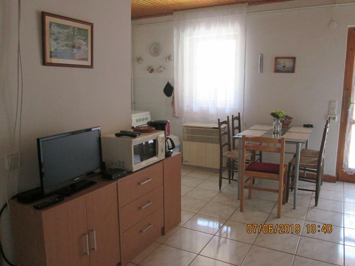 Fenyves Vendeghaz Apartment Balatonfenyves Exterior foto